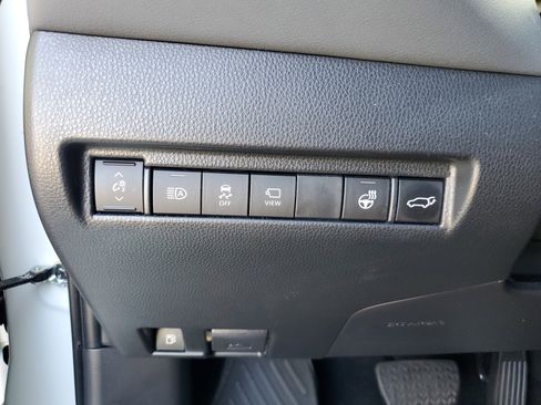 Used 2024 Toyota Venza Limited image 24