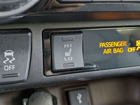 Used 2021 Toyota RAV4 Limited image 25