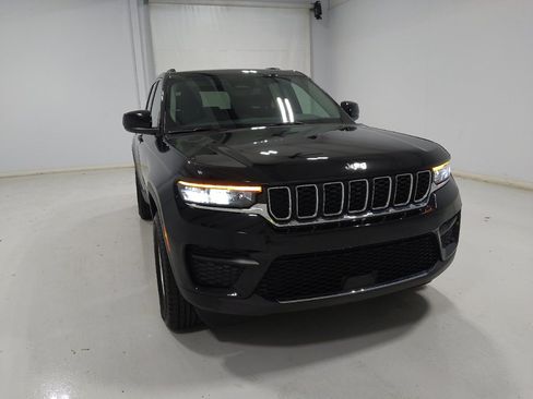 Used 2023 Jeep Grand Cherokee Laredo w/ Luxury Tech Group I AWD/4WD image 14