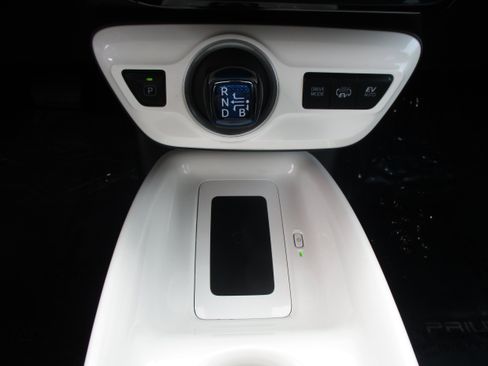 Used 2018 Toyota Prius Prime Advanced w/ Carpet Mat Package FWD image 25