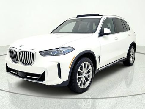 Used 2024 BMW X5 sDrive40i w/ Premium Package RWD image 3