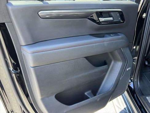 Used 2025 Chevrolet Suburban RST w/ Comfort Package AWD/4WD image 14