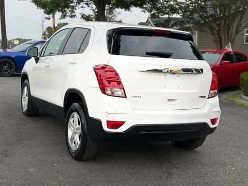 Used 2021 Chevrolet Trax LS w/ Fleet Convenience Package AWD/4WD image 4