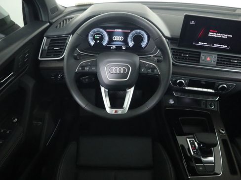 Used 2025 Audi Q5 e Premium Plus w/ Premium Plus Package image 11