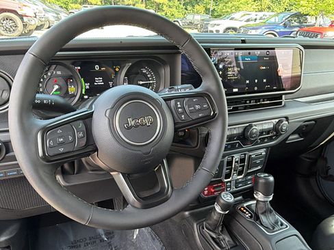 Used 2025 Jeep Wrangler Unlimited Rubicon 4xe AWD/4WD image 26