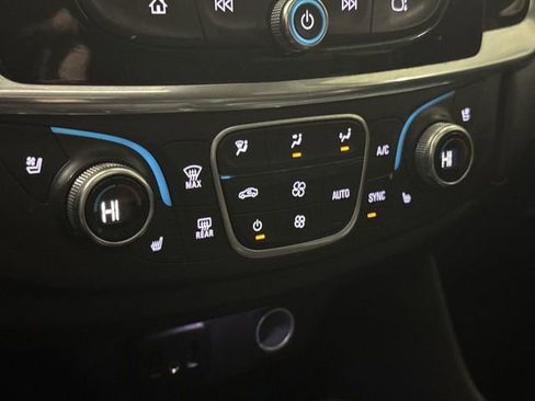 Used 2018 Chevrolet Traverse Premier w/ Driver Confidence II Package FWD image 17