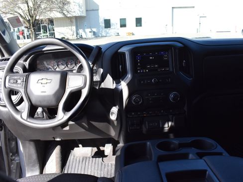 Used 2024 Chevrolet Silverado 2500 Custom w/ Custom Value Package image 30