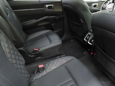 Used 2023 Kia Sorento SX Prestige image 25