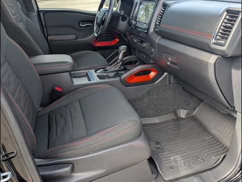 Used 2024 Nissan Frontier PRO-4X w/ Technology Package image 18