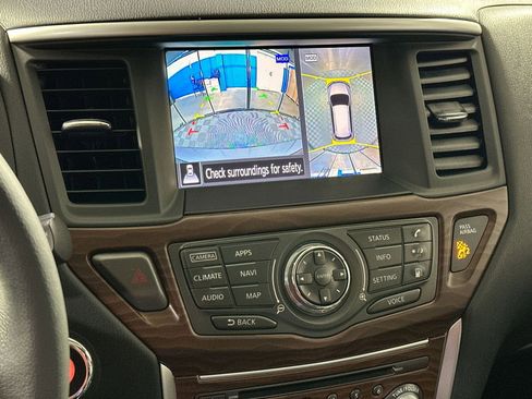 Used 2018 Nissan Pathfinder Platinum image 25