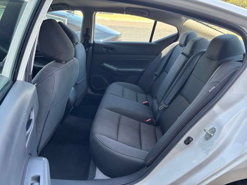 Used 2025 Nissan Altima 2.5 SV FWD image 25