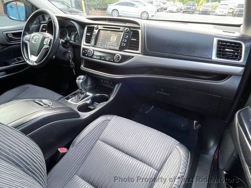 Used 2017 Toyota Highlander Plus image 16
