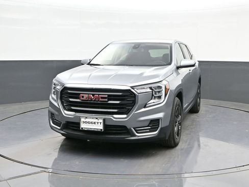 Used 2024 GMC Terrain SLE image 26