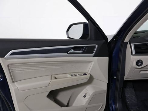 Used 2021 Volkswagen Atlas SE w/ Panoramic Sunroof Package image 22