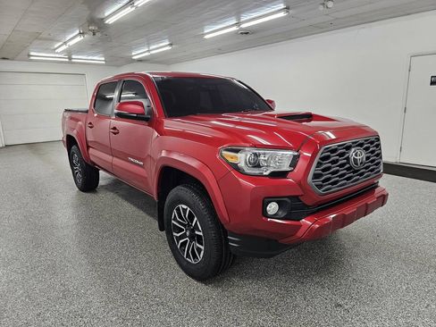 Used 2023 Toyota Tacoma TRD Sport AWD/4WD image 3