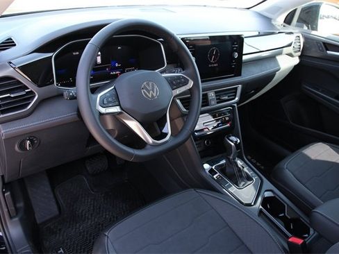 New 2026 Volkswagen Taos SE image 9