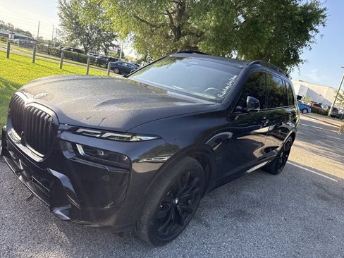 Used 2023 BMW X7 xDrive40i w/ M Sport Package AWD/4WD image 3