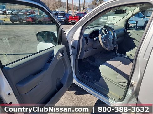 Used 2018 Nissan Frontier SV image 10