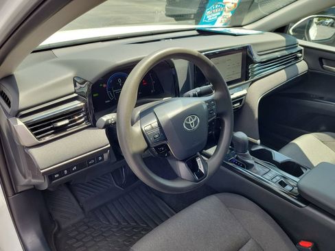 Used 2025 Toyota Camry LE FWD image 23