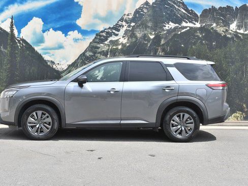 Used 2024 Nissan Pathfinder SV AWD/4WD image 7
