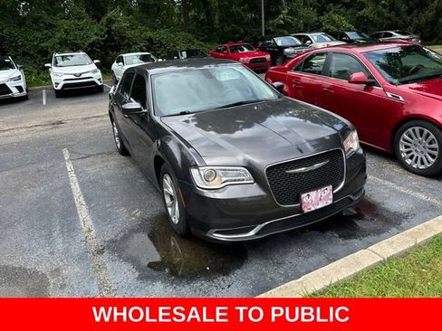 Used 2015 Chrysler 300 Limited RWD image 6