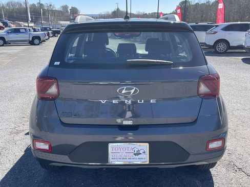 Used 2025 Hyundai Venue Limited image 3