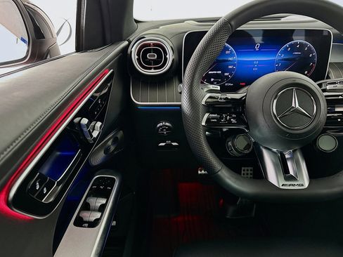 Used 2025 Mercedes-Benz GLC 43 AMG 4MATIC w/ Driver Assistance Package image 10