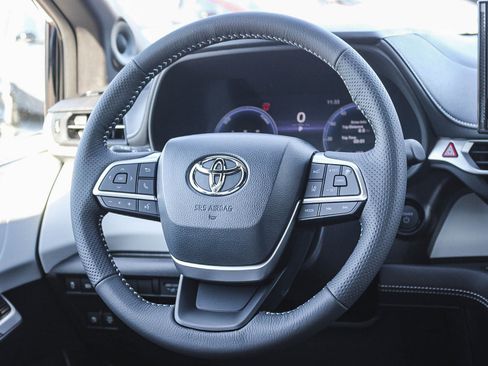 New 2026 Toyota Sienna XSE image 18