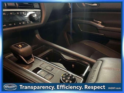 Used 2025 Nissan Pathfinder SL AWD/4WD image 31