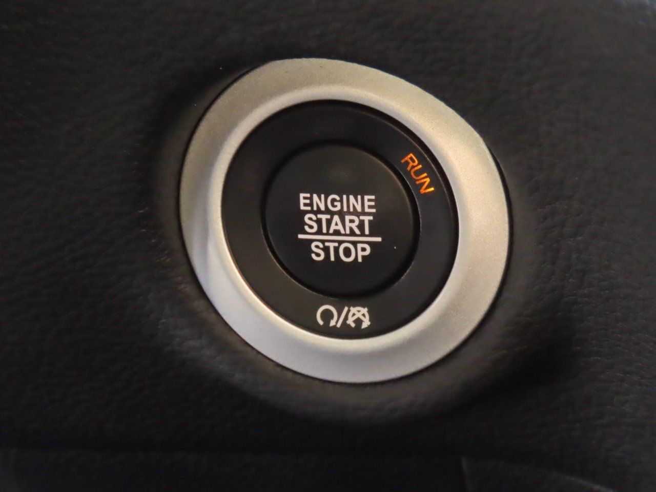 Used 2025 Chrysler Pacifica Limited FWD image 30
