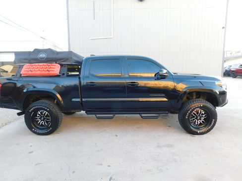 Used 2021 Toyota Tacoma SR5 image 5