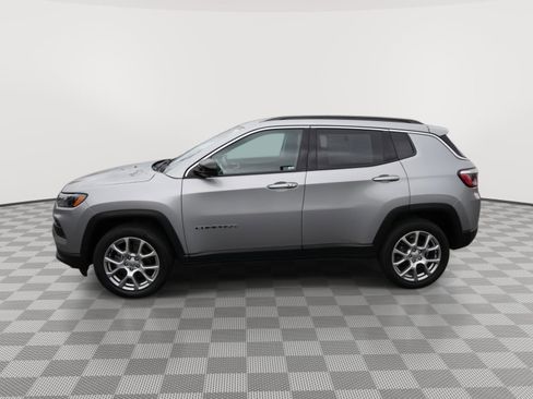 Used 2022 Jeep Compass Latitude AWD/4WD image 8