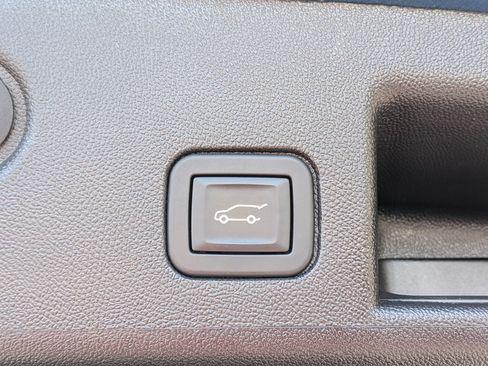 Used 2024 Chevrolet Equinox LT FWD image 32