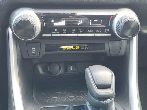 Used 2022 Toyota RAV4 LE FWD image 15