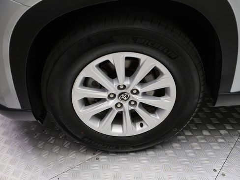 Certified 2025 Toyota Grand Highlander XLE image 4