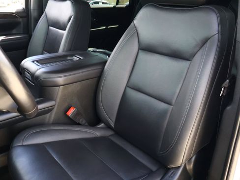 Used 2023 Chevrolet Suburban Z71 w/ Luxury Package AWD/4WD image 15