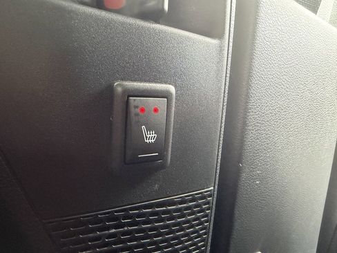 Used 2025 Chrysler Pacifica Limited FWD image 36