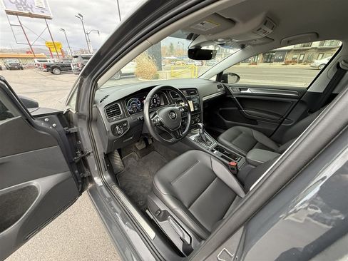 Used 2019 Volkswagen e-Golf SEL Premium image 13