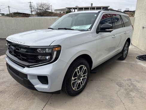 New 2026 Ford Expedition Active image 3