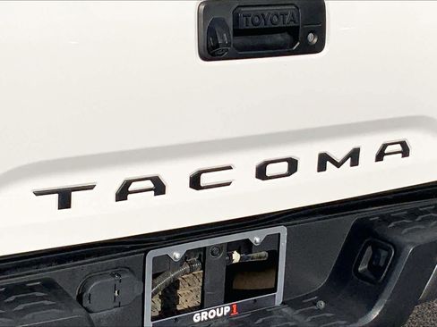 Used 2022 Toyota Tacoma SR5 RWD image 10