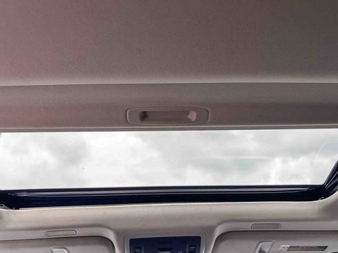 Used 2021 Lexus ES 300h w/ Accessory Package image 15