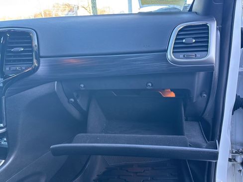 Used 2019 Jeep Grand Cherokee Altitude image 18