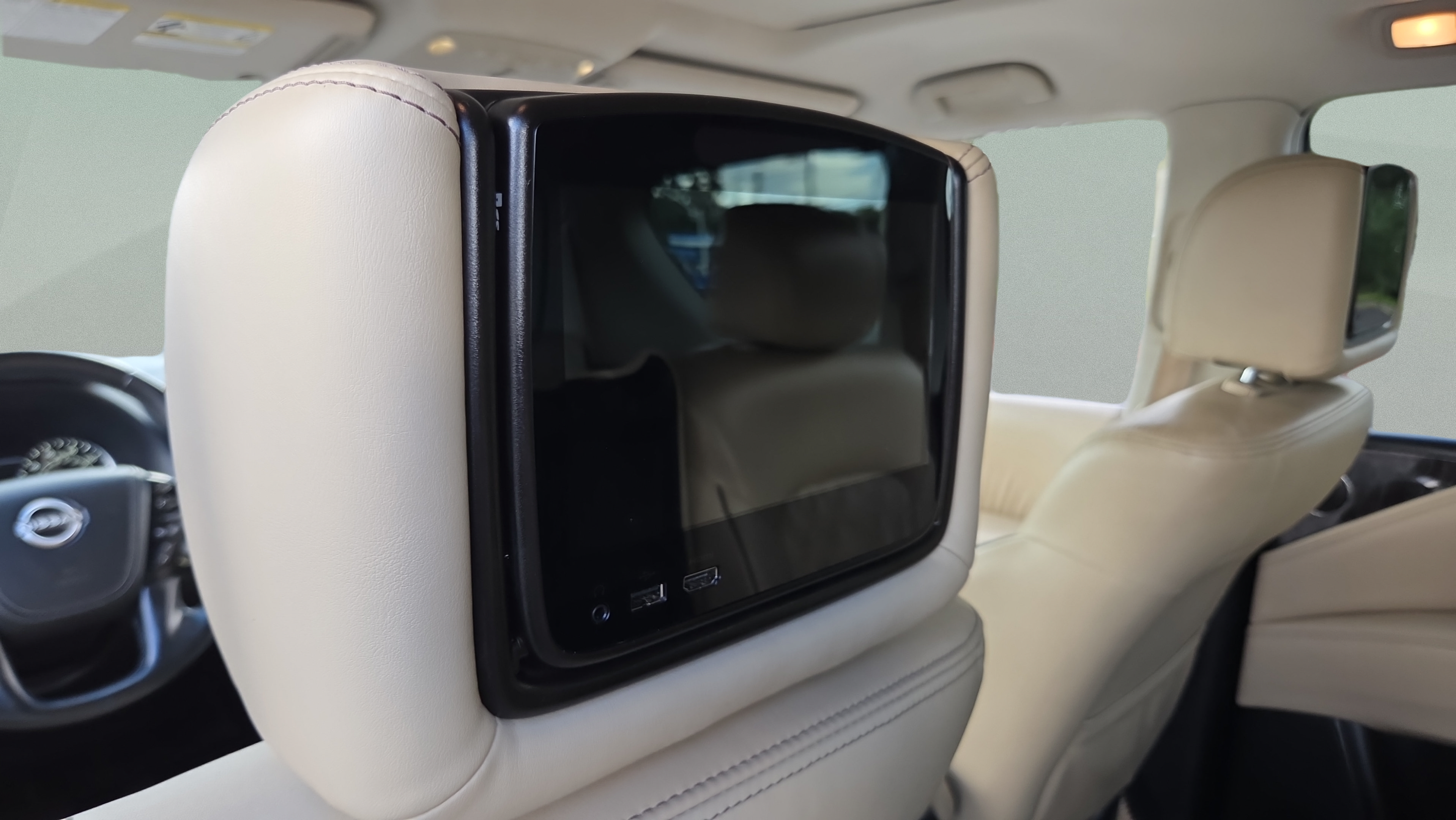 Used 2022 Nissan Armada Platinum w/ Captain's Chairs Package RWD image 11