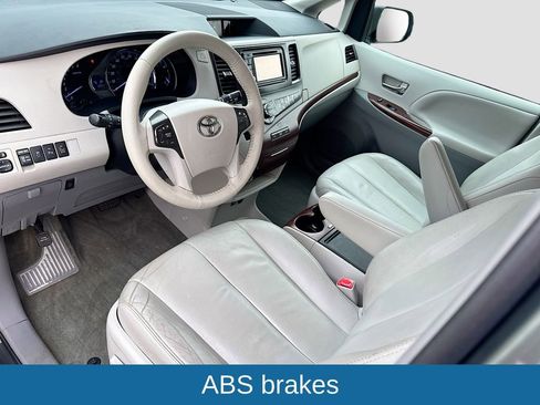 Used 2014 Toyota Sienna XLE image 10