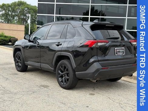Used 2020 Toyota RAV4 LE FWD image 5