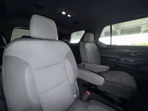 Used 2023 Chevrolet Traverse LT FWD image 26