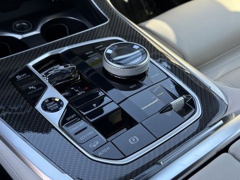 Used 2026 BMW X7 M60i image 28