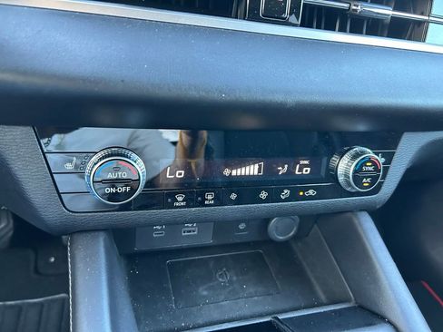 Used 2024 Mitsubishi Outlander SE image 24