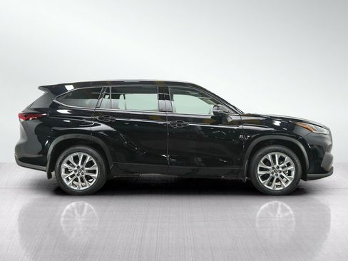 Used 2024 Toyota Highlander Limited AWD/4WD image 6