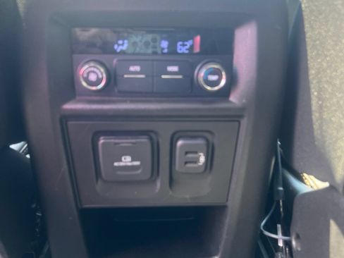 Used 2019 Chevrolet Traverse LT w/ LT Premium Package AWD/4WD image 25